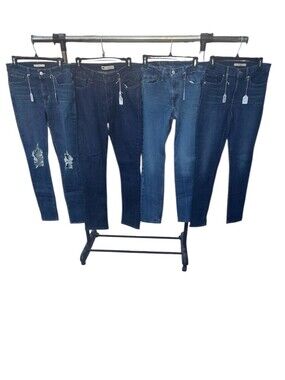 649032..Women's Levis Bundle Jeans, Mixed Sizes. Details Below.